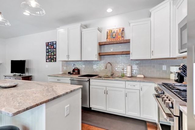 122 Milton St 122, Dedham, MA 02026