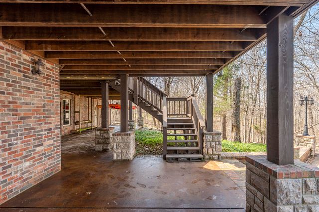 1661 N Old Burr Oak Court, Nixa, MO 65714