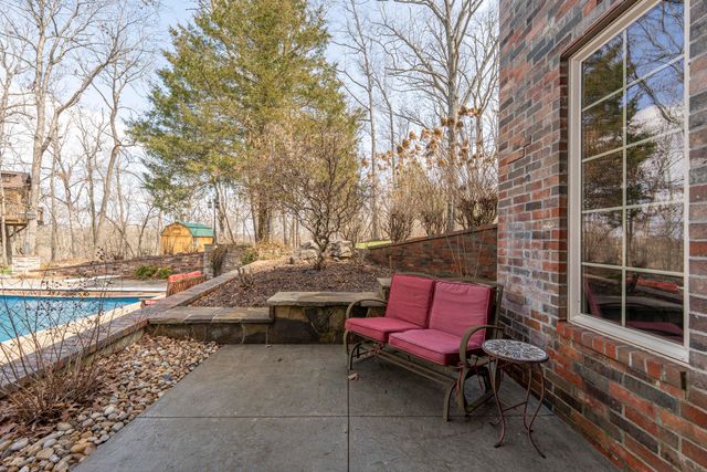 1661 N Old Burr Oak Court, Nixa, MO 65714