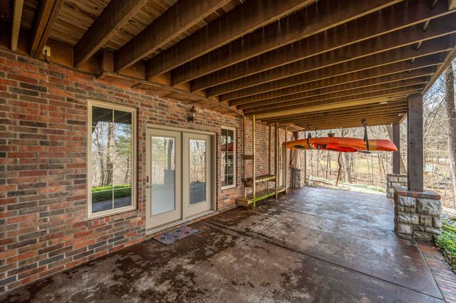 1661 N Old Burr Oak Court, Nixa, MO 65714