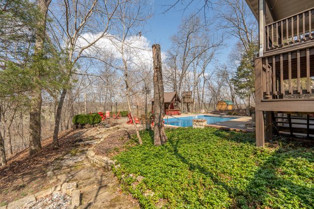 1661 N Old Burr Oak Court, Nixa, MO 65714