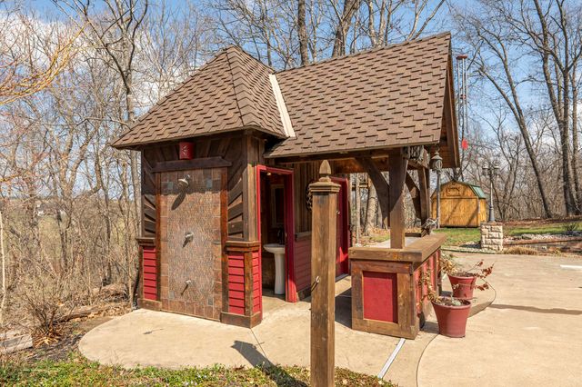 1661 N Old Burr Oak Court, Nixa, MO 65714