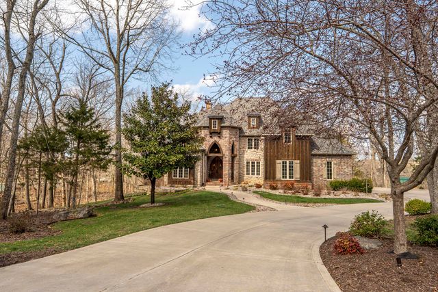 1661 N Old Burr Oak Court, Nixa, MO 65714