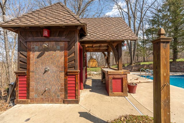 1661 N Old Burr Oak Court, Nixa, MO 65714