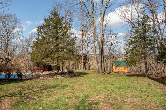 1661 N Old Burr Oak Court, Nixa, MO 65714