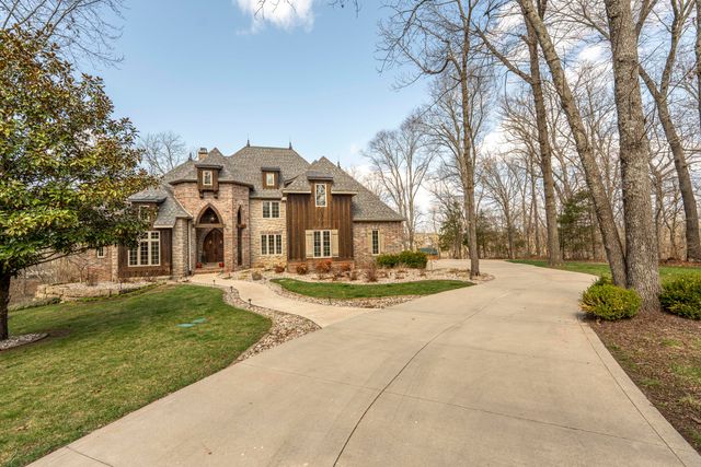 1661 N Old Burr Oak Court, Nixa, MO 65714