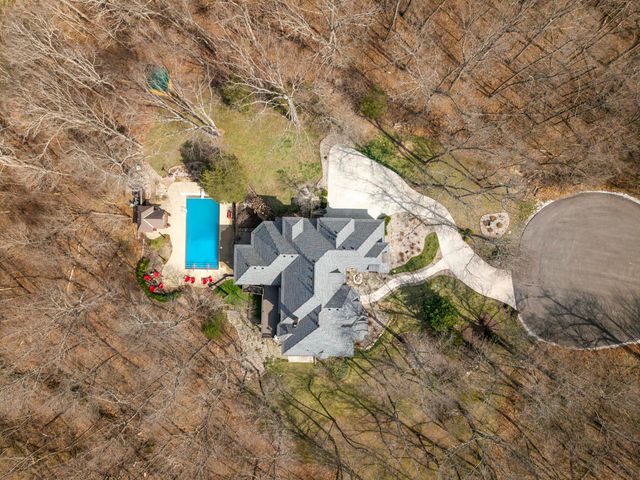 1661 N Old Burr Oak Court, Nixa, MO 65714