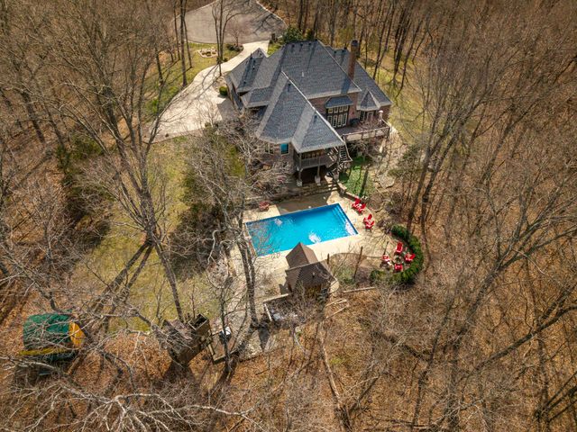 1661 N Old Burr Oak Court, Nixa, MO 65714