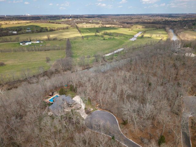 1661 N Old Burr Oak Court, Nixa, MO 65714