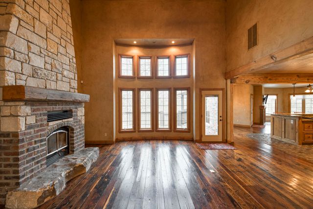 1661 N Old Burr Oak Court, Nixa, MO 65714