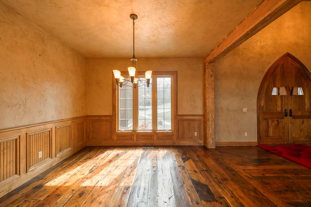 1661 N Old Burr Oak Court, Nixa, MO 65714