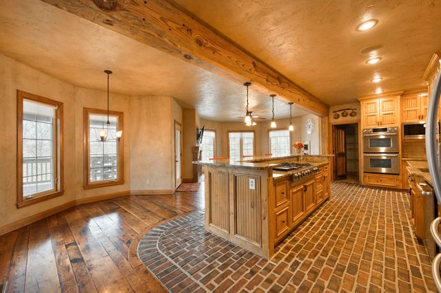 1661 N Old Burr Oak Court, Nixa, MO 65714