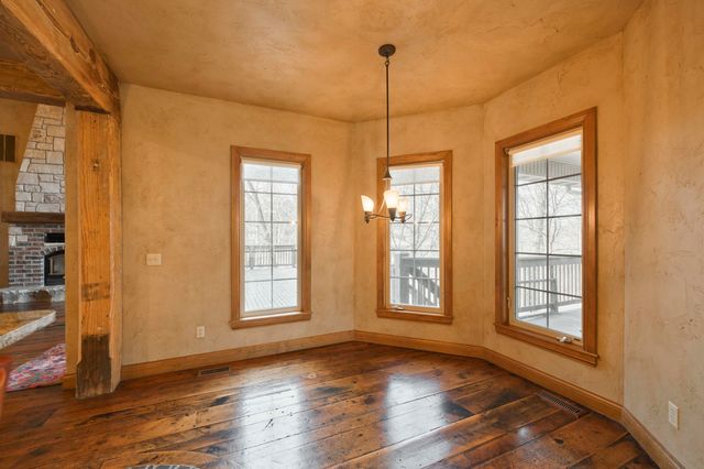 1661 N Old Burr Oak Court, Nixa, MO 65714