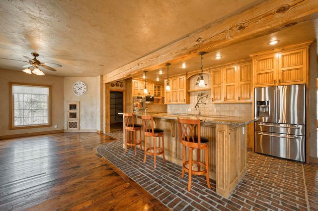 1661 N Old Burr Oak Court, Nixa, MO 65714