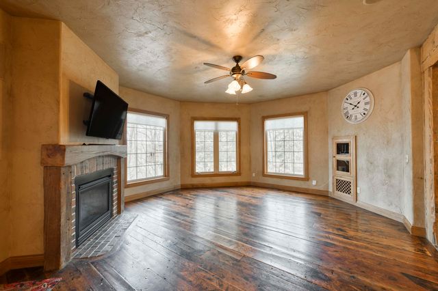 1661 N Old Burr Oak Court, Nixa, MO 65714