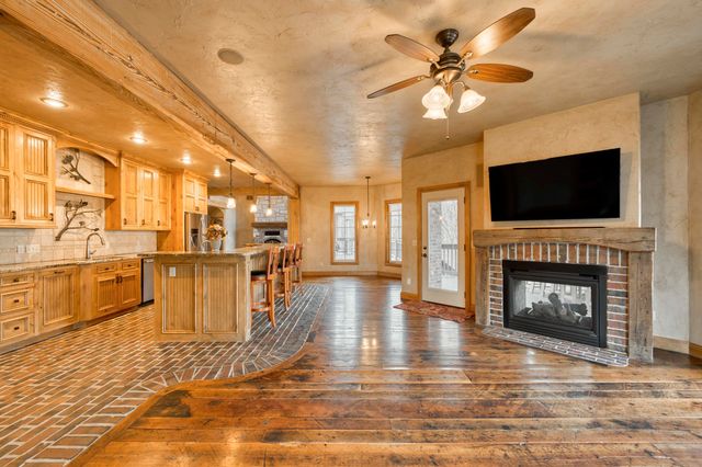 1661 N Old Burr Oak Court, Nixa, MO 65714