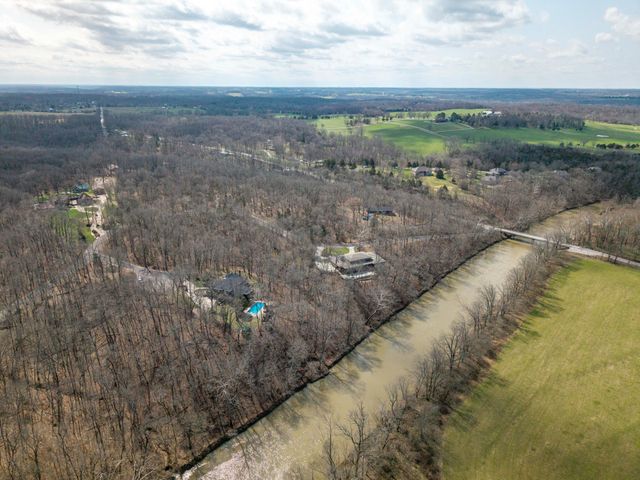 1661 N Old Burr Oak Court, Nixa, MO 65714