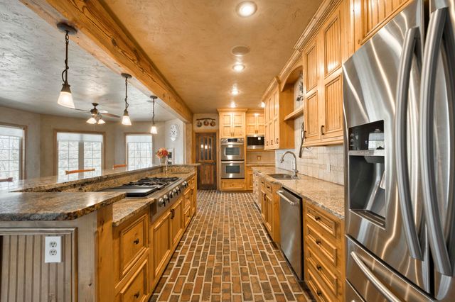 1661 N Old Burr Oak Court, Nixa, MO 65714