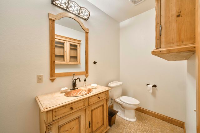 1661 N Old Burr Oak Court, Nixa, MO 65714