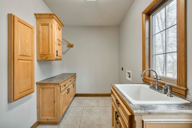 1661 N Old Burr Oak Court, Nixa, MO 65714