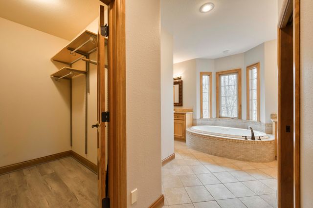 1661 N Old Burr Oak Court, Nixa, MO 65714