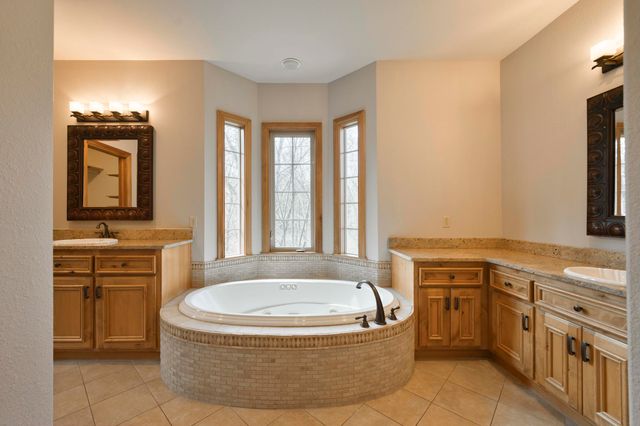 1661 N Old Burr Oak Court, Nixa, MO 65714