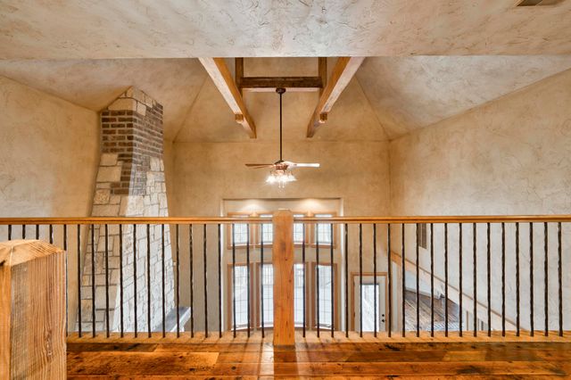 1661 N Old Burr Oak Court, Nixa, MO 65714