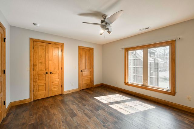 1661 N Old Burr Oak Court, Nixa, MO 65714