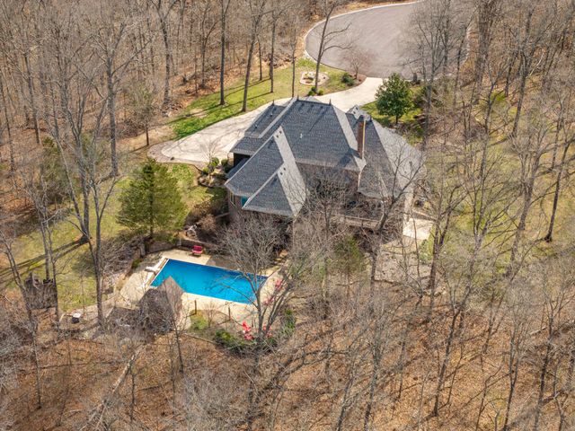 1661 N Old Burr Oak Court, Nixa, MO 65714