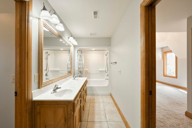 1661 N Old Burr Oak Court, Nixa, MO 65714