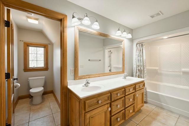 1661 N Old Burr Oak Court, Nixa, MO 65714