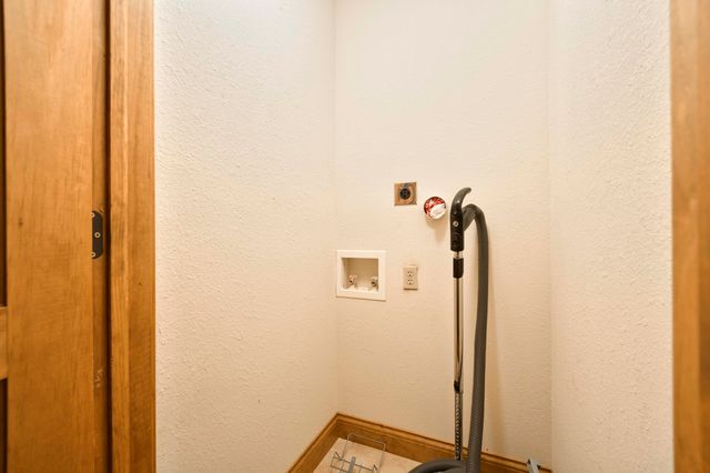 1661 N Old Burr Oak Court, Nixa, MO 65714