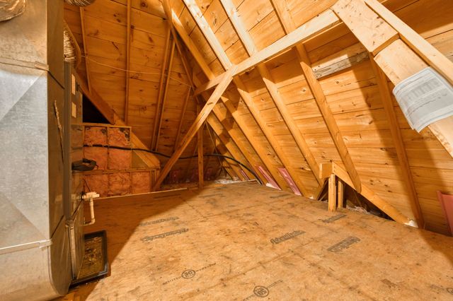 1661 N Old Burr Oak Court, Nixa, MO 65714