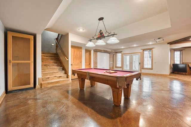 1661 N Old Burr Oak Court, Nixa, MO 65714