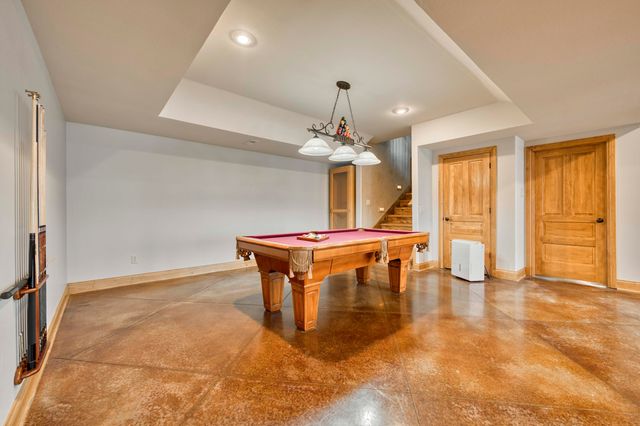 1661 N Old Burr Oak Court, Nixa, MO 65714