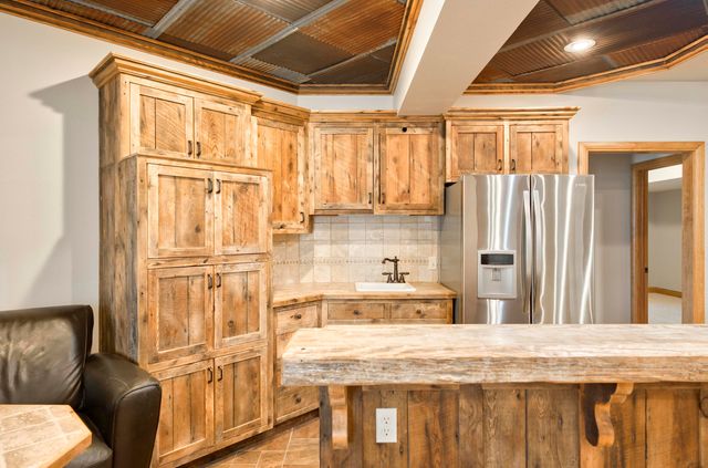 1661 N Old Burr Oak Court, Nixa, MO 65714