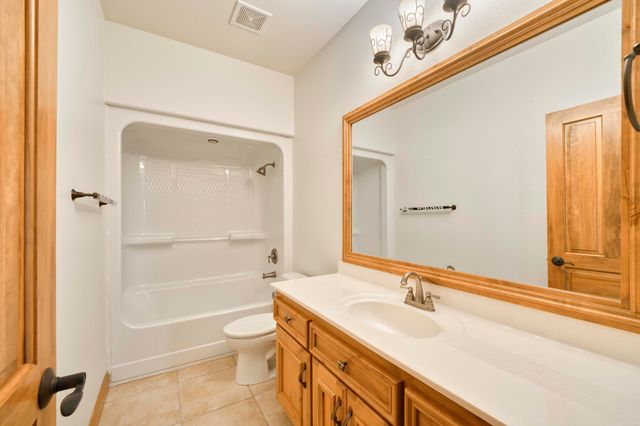 1661 N Old Burr Oak Court, Nixa, MO 65714