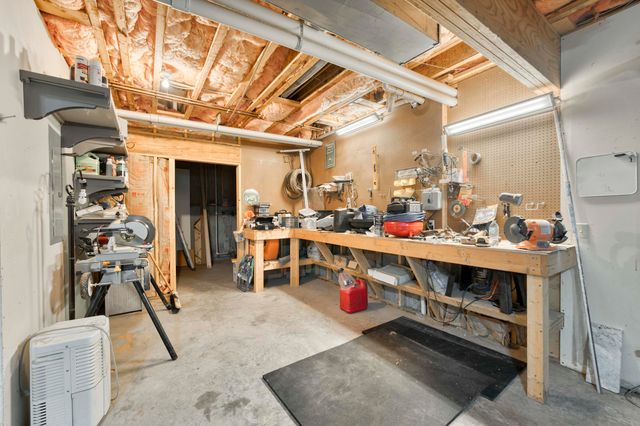 1661 N Old Burr Oak Court, Nixa, MO 65714