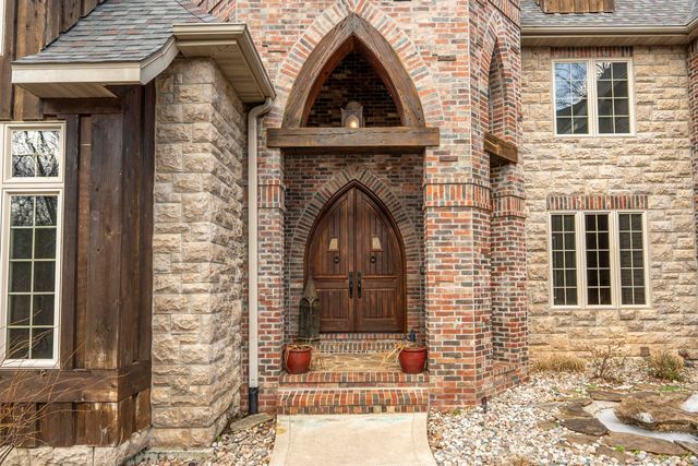 1661 N Old Burr Oak Court, Nixa, MO 65714