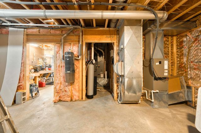 1661 N Old Burr Oak Court, Nixa, MO 65714