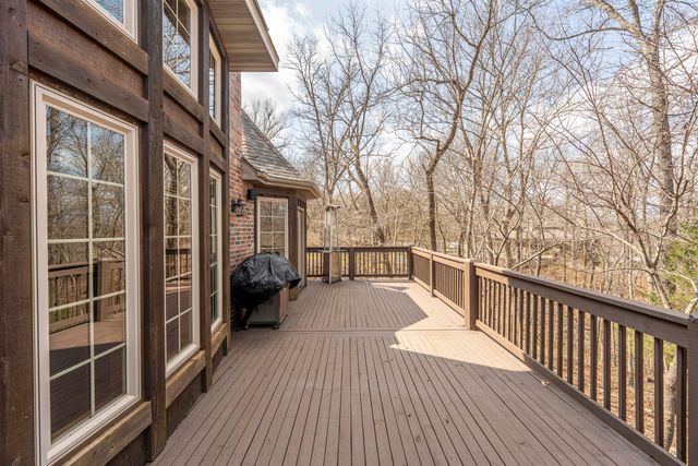 1661 N Old Burr Oak Court, Nixa, MO 65714