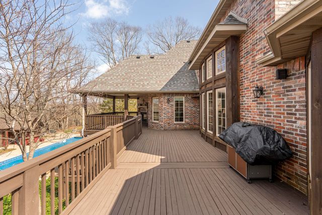 1661 N Old Burr Oak Court, Nixa, MO 65714