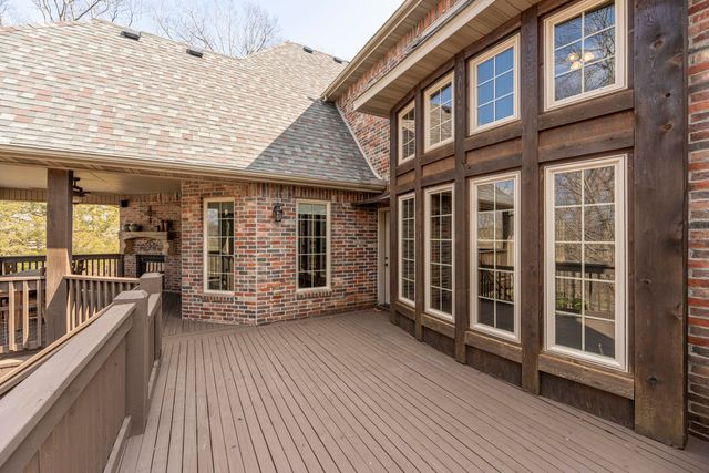 1661 N Old Burr Oak Court, Nixa, MO 65714