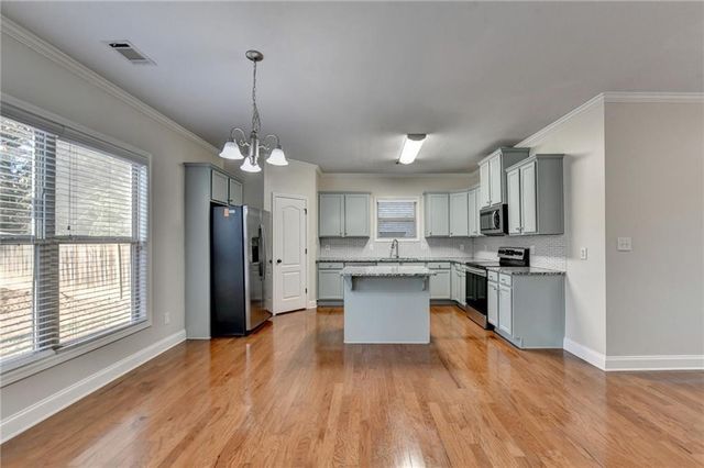 522 Suwanee Oaks Drive, Suwanee, GA 30024