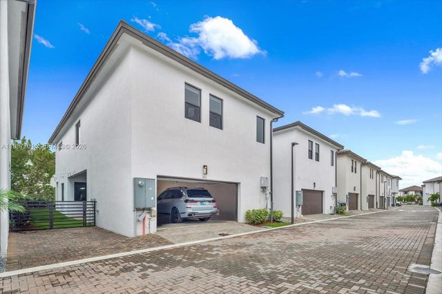 4346 NW 81st Avenue, Doral, FL 33166