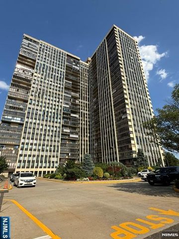 200 Winston Drive 2818, Cliffside Park, NJ 07010
