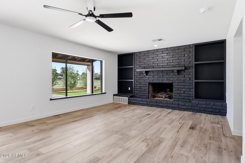Image 10 of property listing at 1124 N VILLA NUEVA Drive, Litchfield Park, AZ 85340