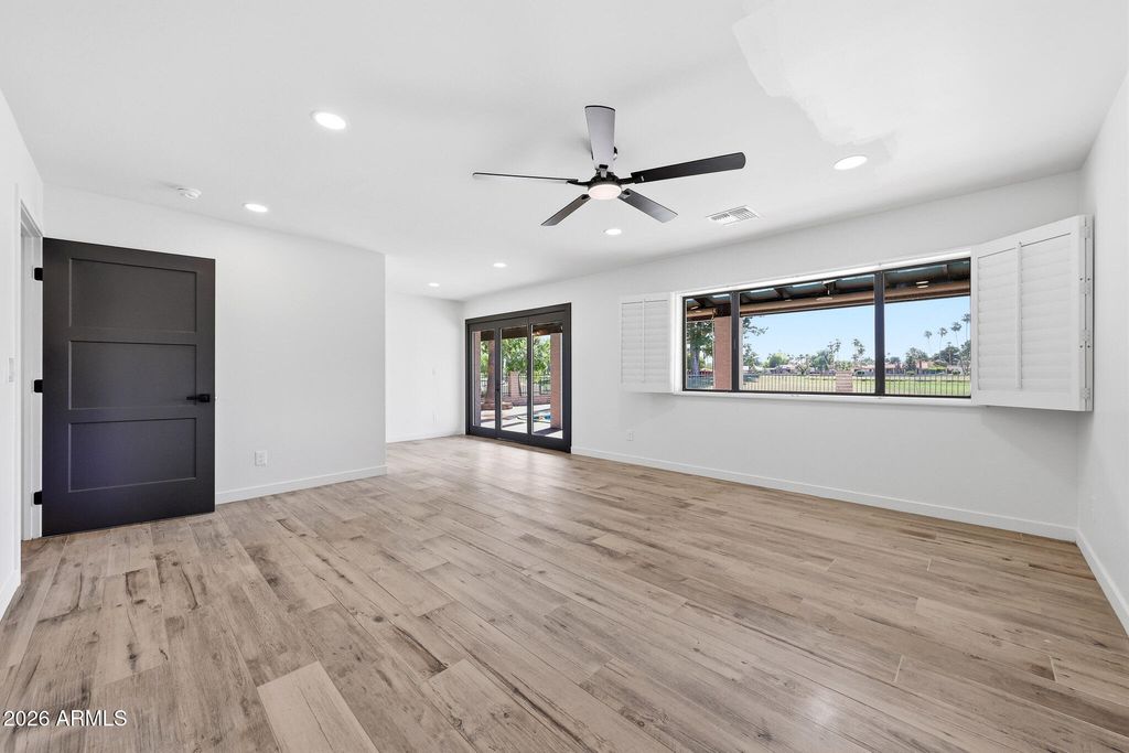 Image 11 of property listing at 1124 N VILLA NUEVA Drive, Litchfield Park, AZ 85340