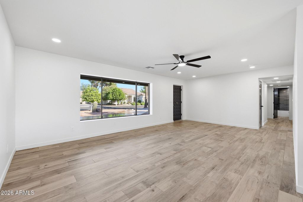 Image 16 of property listing at 1124 N VILLA NUEVA Drive, Litchfield Park, AZ 85340