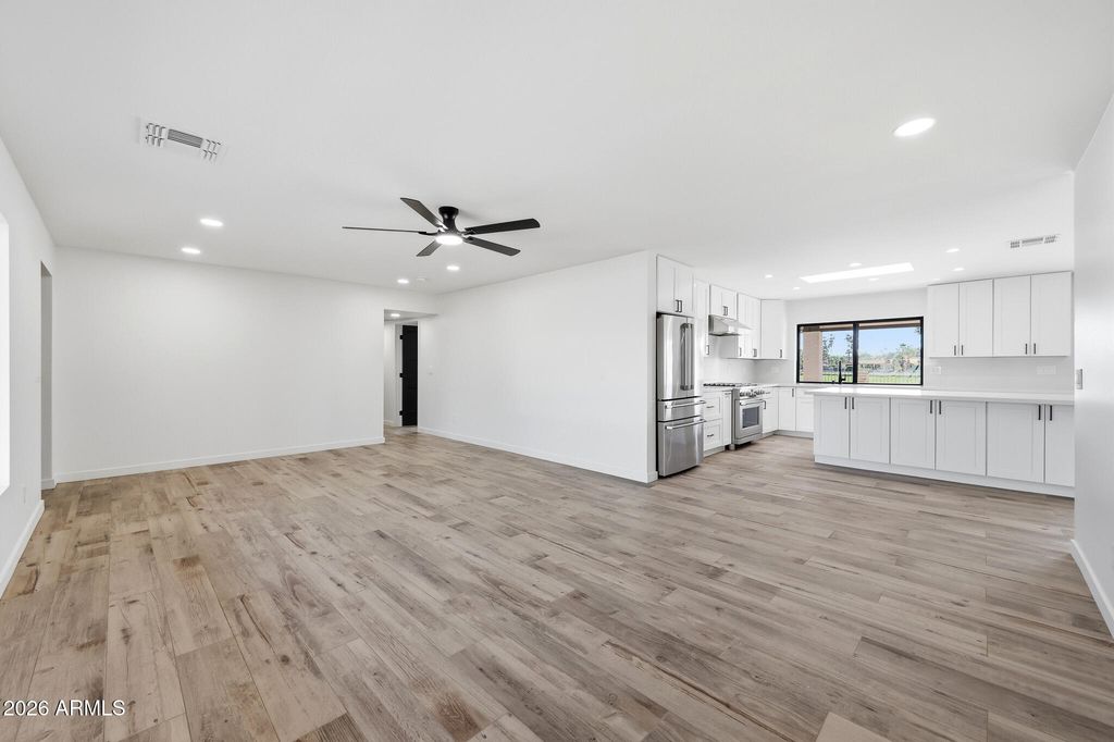 Image 17 of property listing at 1124 N VILLA NUEVA Drive, Litchfield Park, AZ 85340